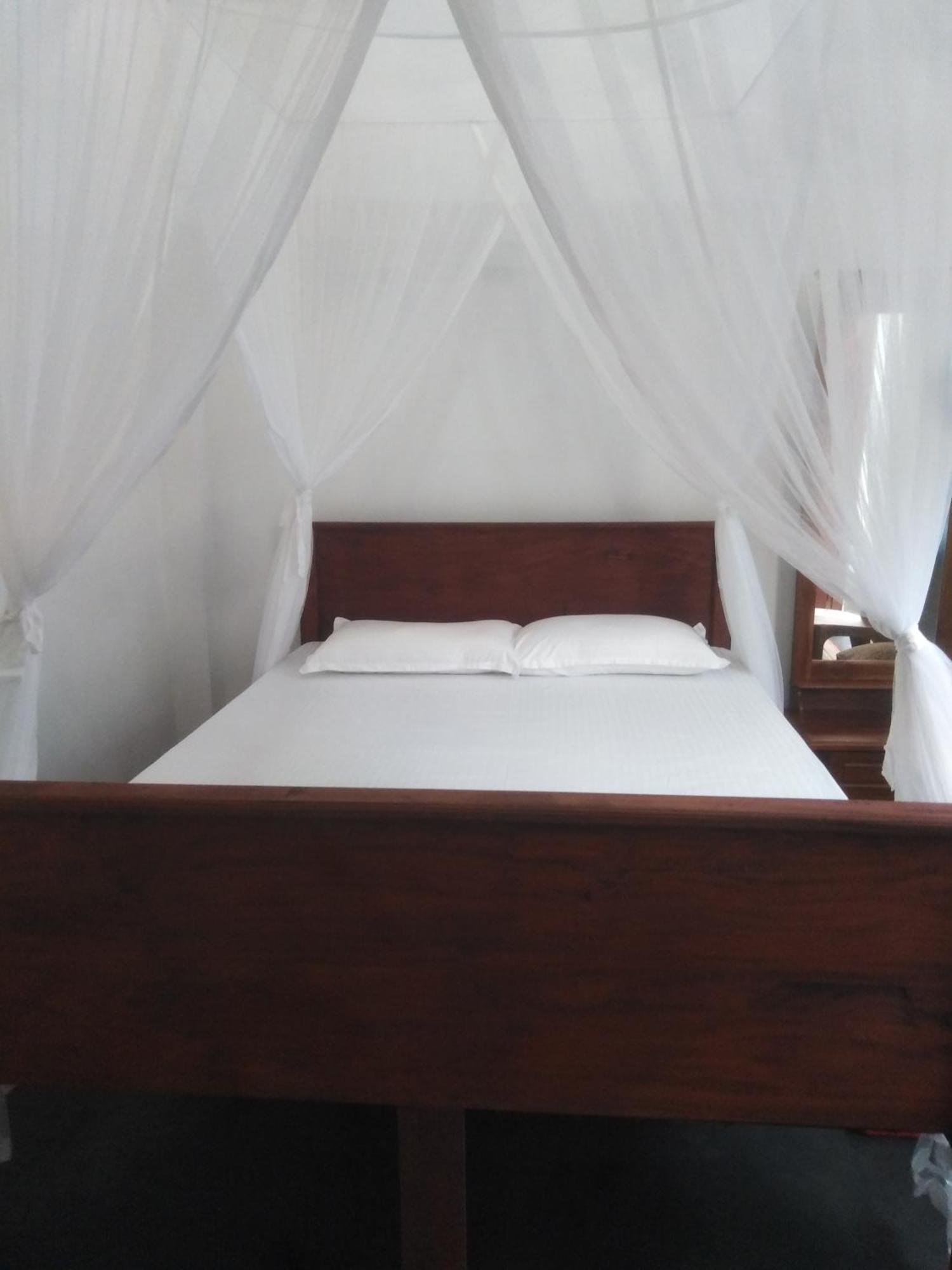Hotel Loku Mirissa Esterno foto
