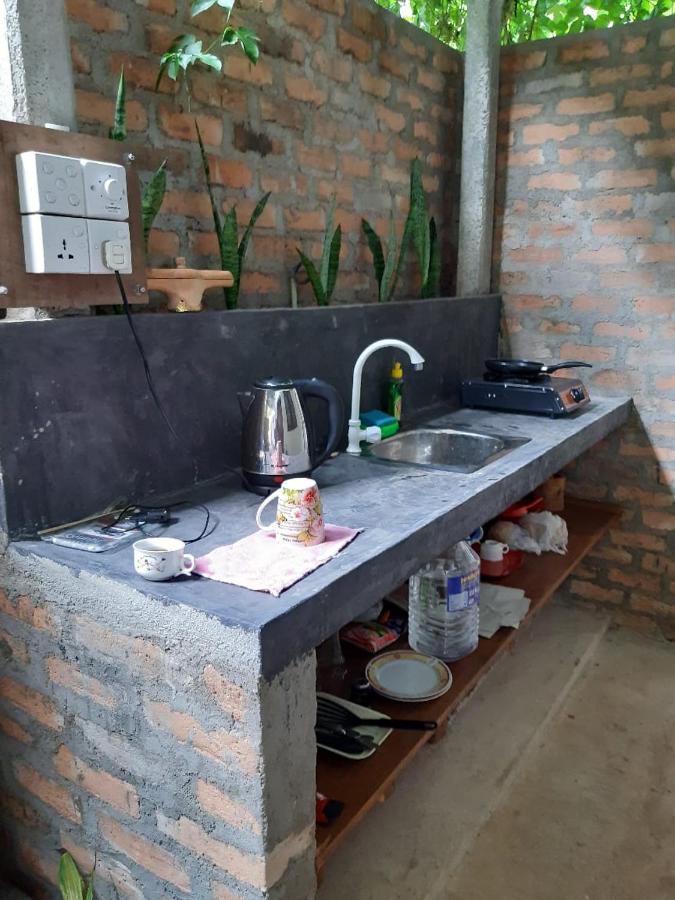 Hotel Loku Mirissa Esterno foto